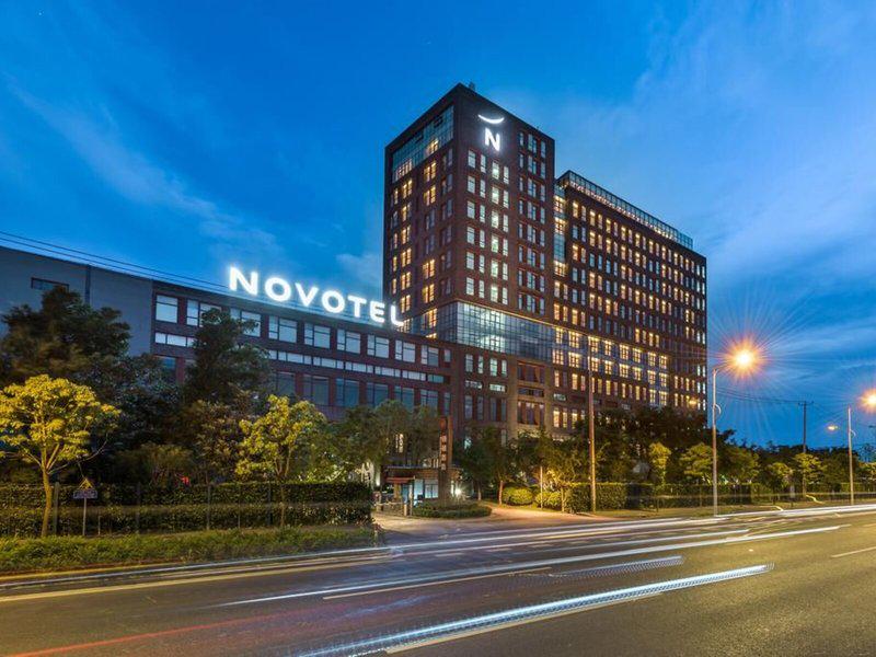 FFE08B908133E48645050BE30EA00ECF