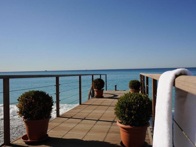 EE112CCF104F0DB6DF7612D2A59C0A0A