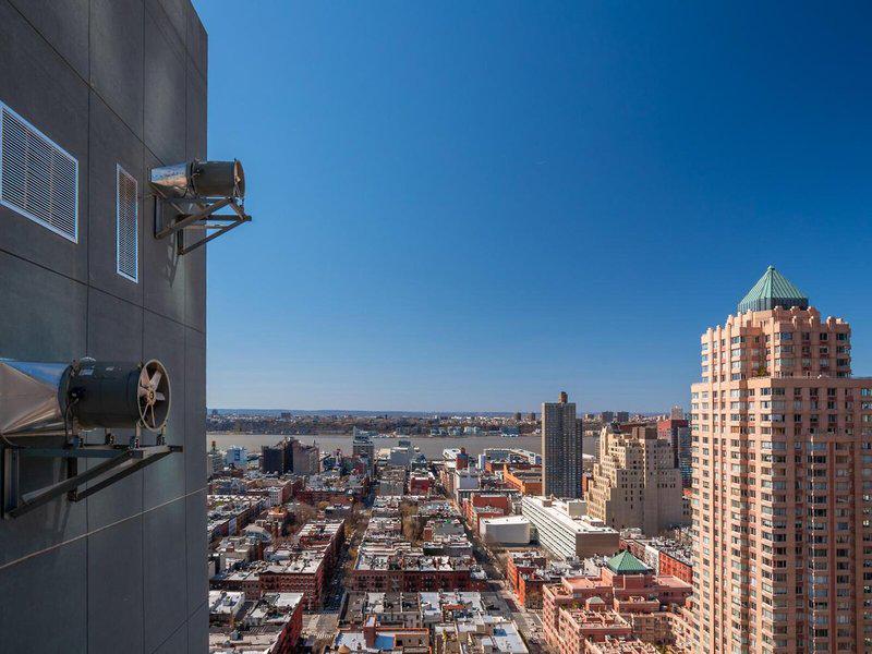 668889FFE8CA373F61EBAB3A1536AA89