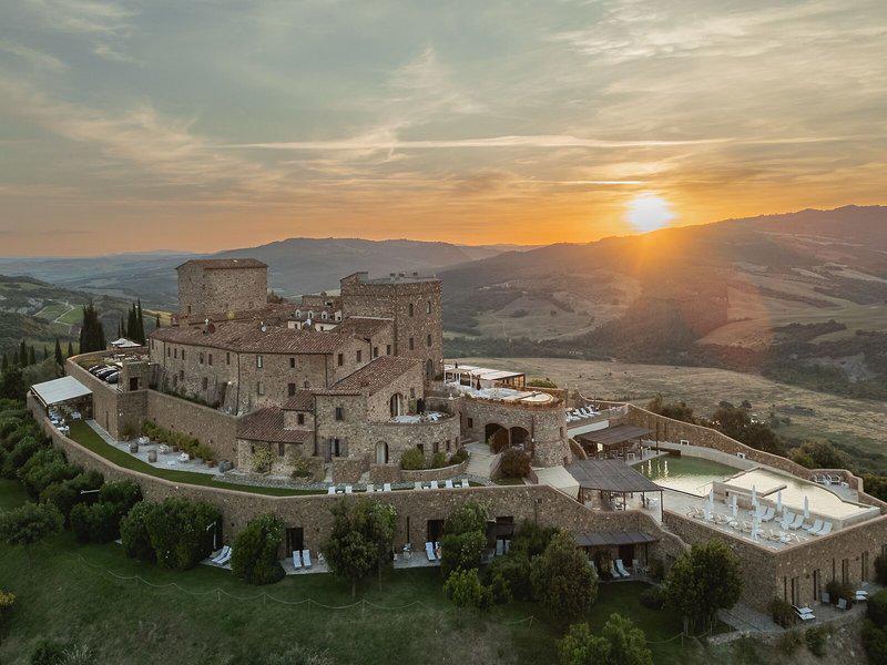 39D39222B5F51D41F17BFBDF2DB26F78