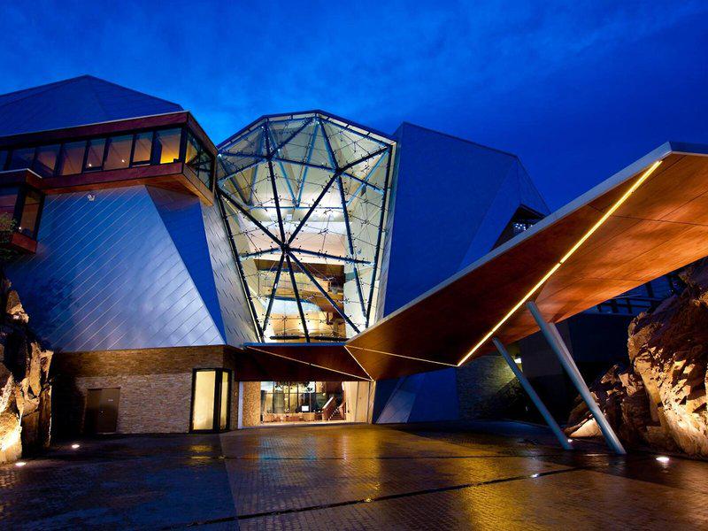 16CB34447DEC0E593F34D2327F7162C1