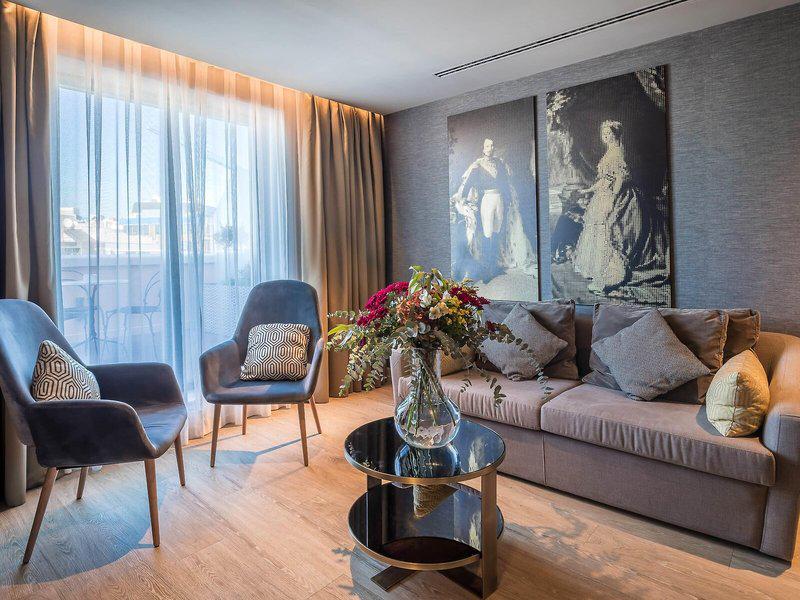 2D7040A7B42D414FE244D3098A9EA842