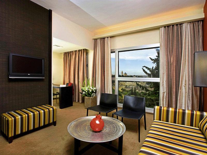 E27AA742E9996C644D6EA1EFB53E28DE