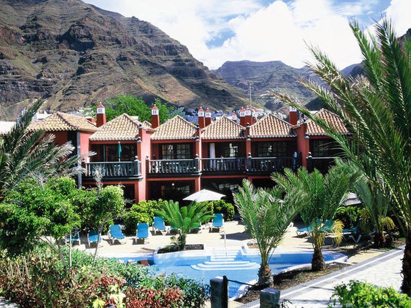 DD936CB3FF04AADF0F8A86844241386E