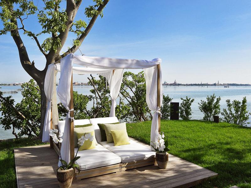 45BAC3317DFF53673EFD06B40289C5C8