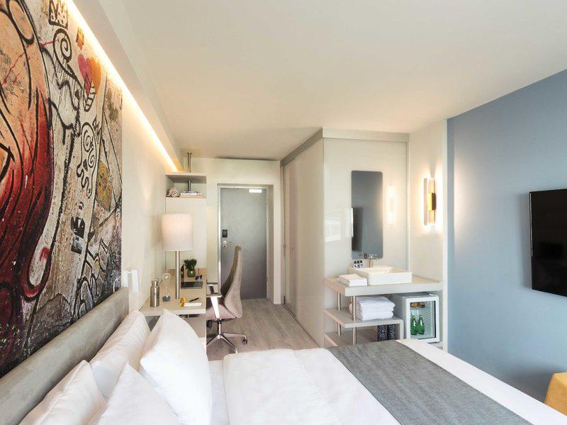 354057755594EAEF3D60818A6056C54E