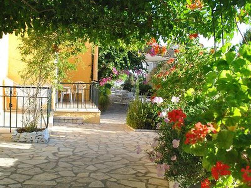 CEC3B89EBFD9B29ABD1E328E8F405957