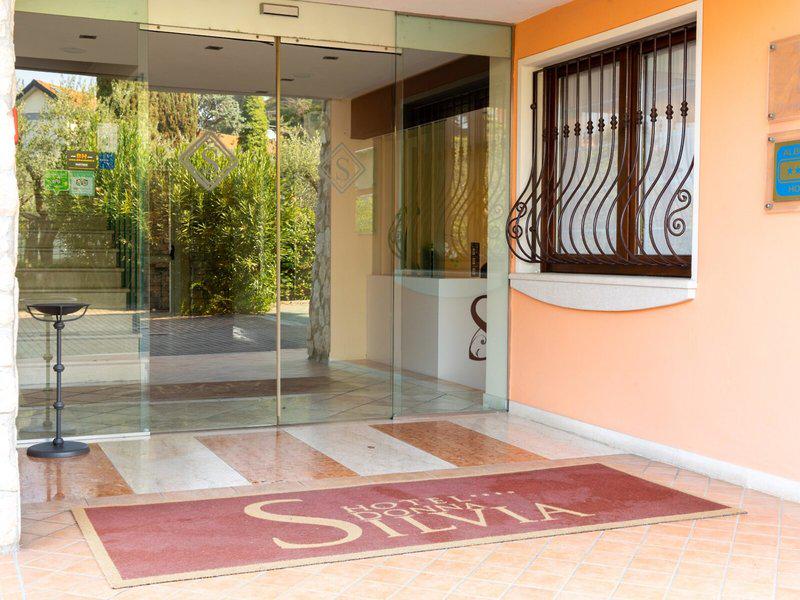 C8CC3B0FA1BF95D4B9C56E83F916E49A