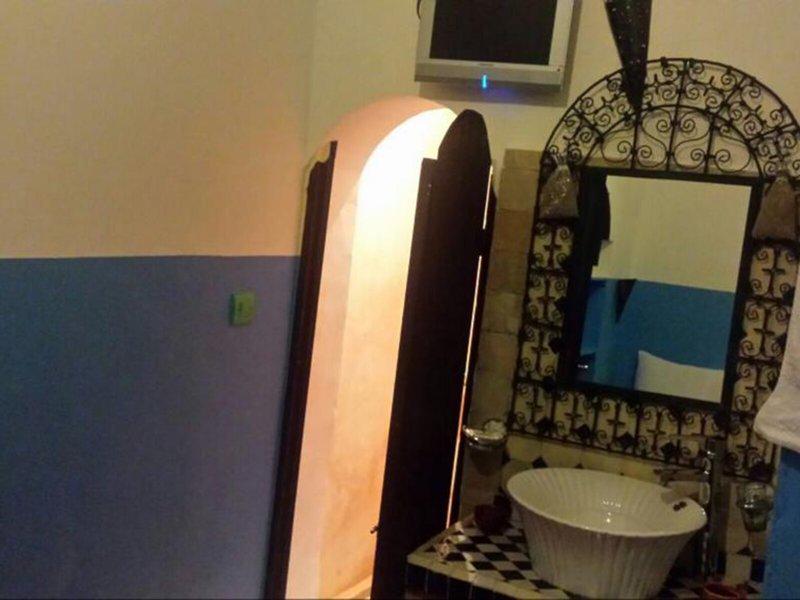 D43A44EBDCA0E61235981F5262816677