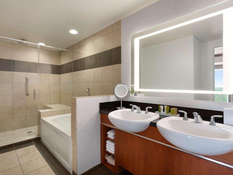 526EF0996D4CB84E9364CAA46720842A