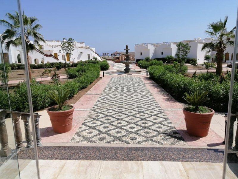 0A85805C35AC1D6B0AB7C52377498263