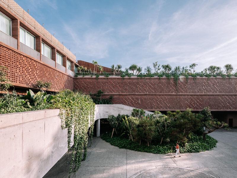 3C3211E8324259E03B57D1DEBC8961DE