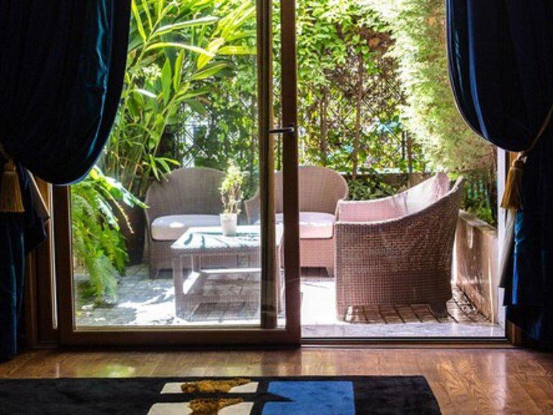 2721AAC9B321F98A5E245C4D5A08BA65