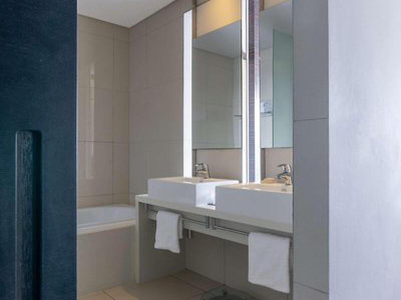 AB78B20BFE4203612F7E6ADB09C98512