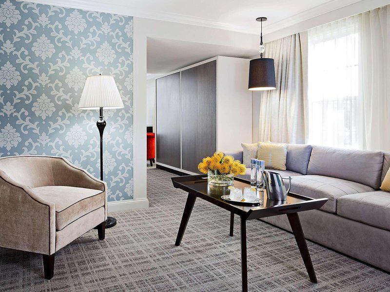 E19FDBF33BECD4A83EF72907F6423B4C