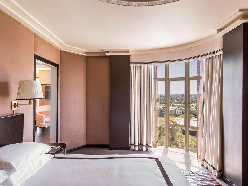 B0EA6EEFEDC85F4345B90C8CD75E2591