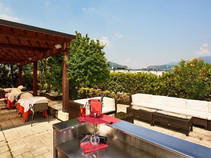 FAE2E2ABC28592E5614C716B6C0E7BB7