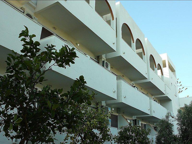 3F8E2220CA193C6C4E7D117E059B370B