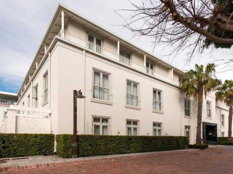 987085F95D4F2950FF79179F15AC853D