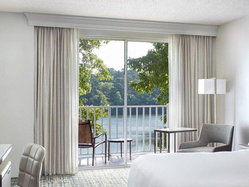 828AC26E8BD5B2F0E2C246B0A0D05B26