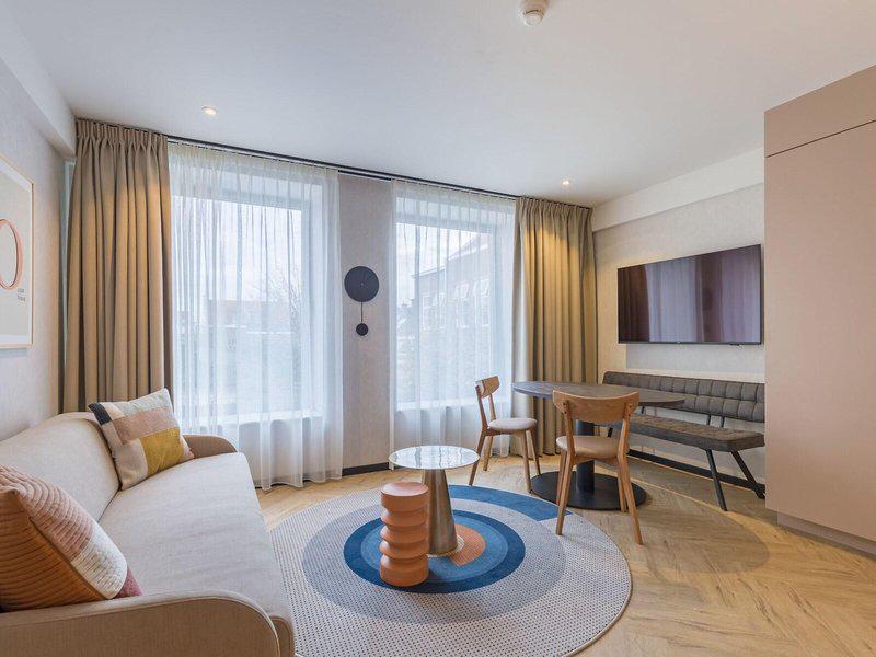 A727F697BCCB48D44F79CE82060B73BB