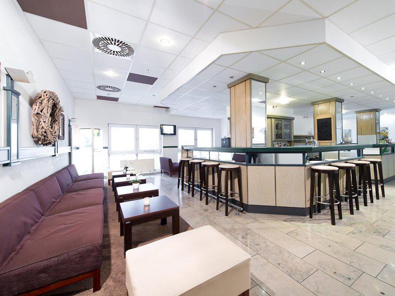 27A1AFEA6498F652D1AF6DBA49CD567E