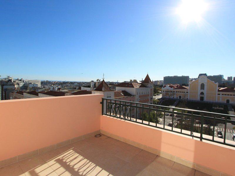 024102D9E17264CC66B4752598C3B92B