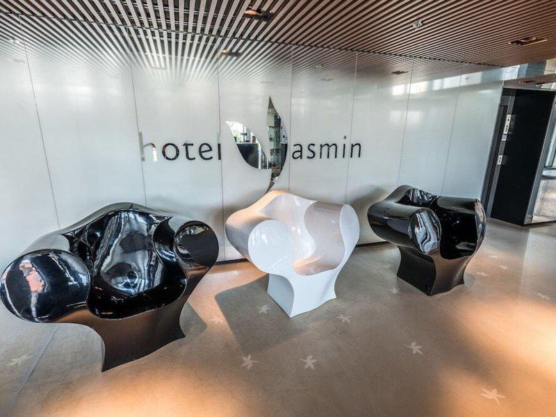 BA3B7593E8778D04E15705F9D888AF25