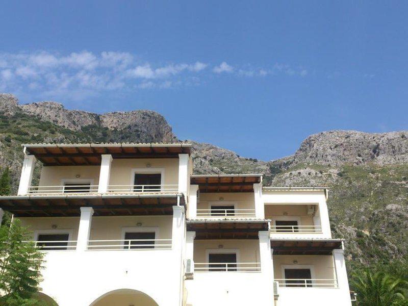 F28E279E086F4E04B6DF4A9595AAFE4E