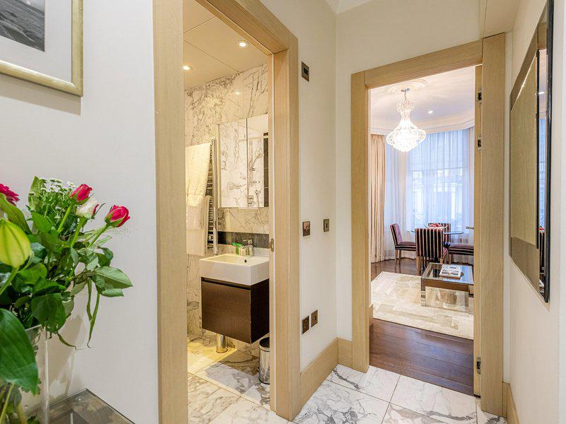 93CBB30089CDF8EBC139CB03D9E383D4