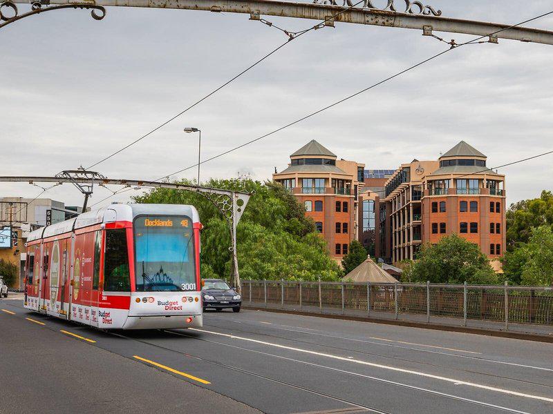 5D9211B443C61BDA1A800E00C30FB381