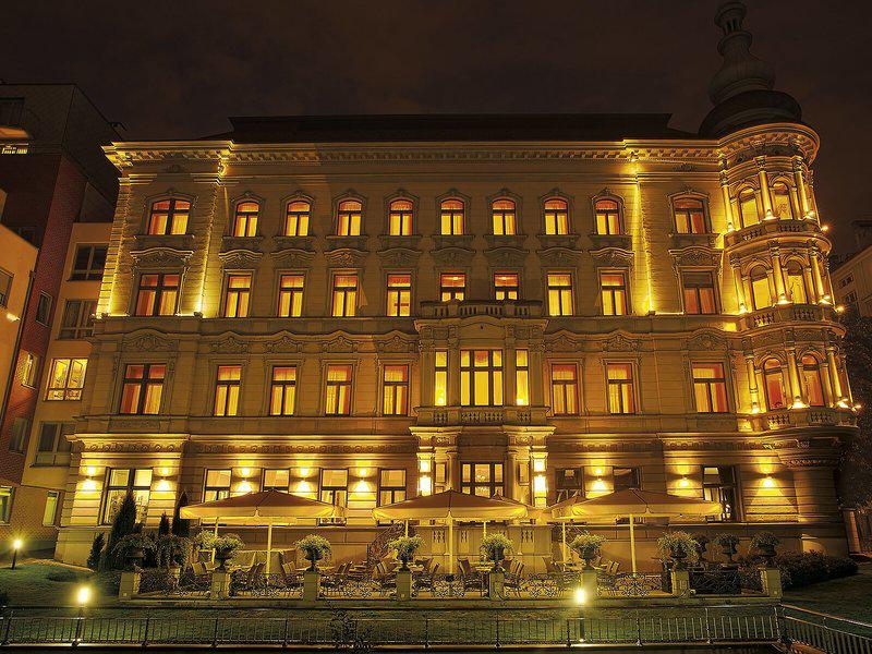 98C75C25F155EC56716BA144446F6F8F