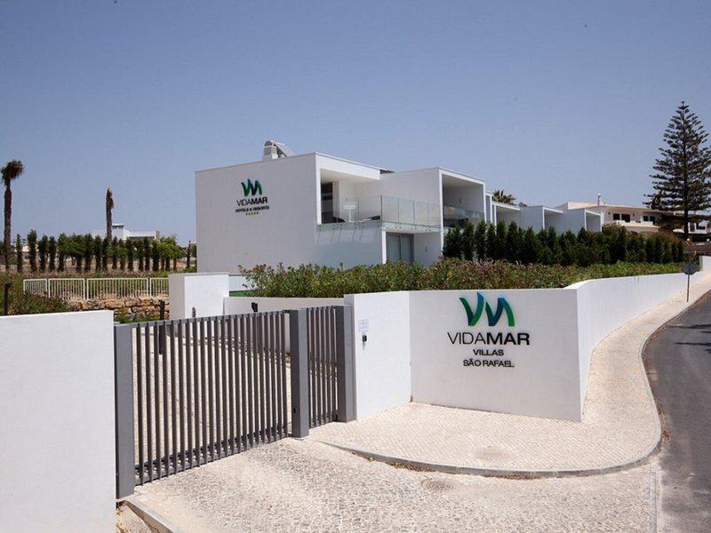 699899FF16AC367BFA96A52140932176