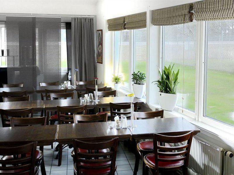 8B9ECCF5FE49BA88A557806F887EE5C4