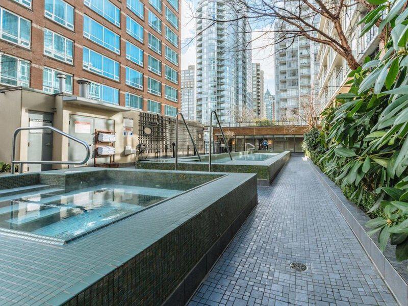 B1EE05039ED0292D3940DF85C3657B03