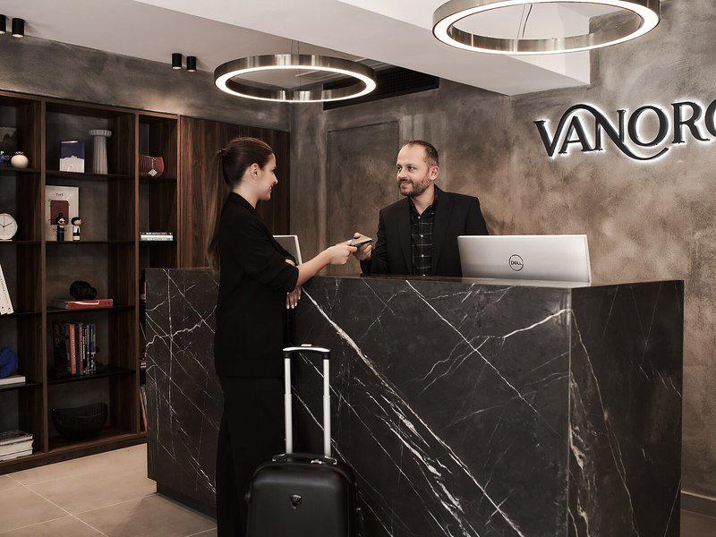 EC33FCCAB8CA85534B010A7A98FFD913