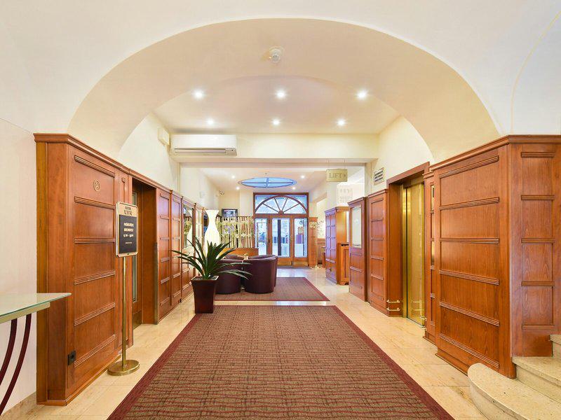 AE4F9F0D54E556289260E94D19680B1A