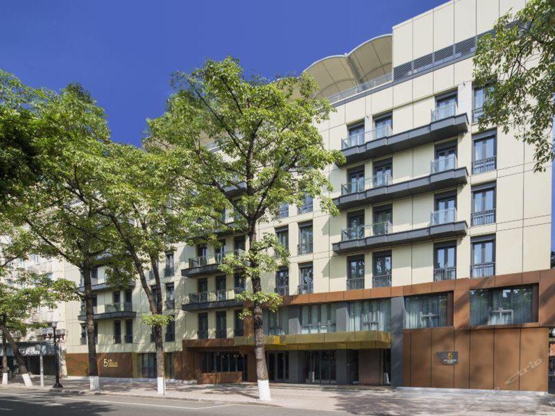 5C39C8C288C042E4E90B6AB82F842FF4