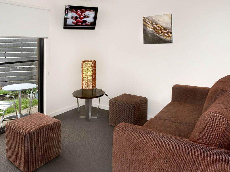 17AD85191E4BCAB95B3E43720E487F57