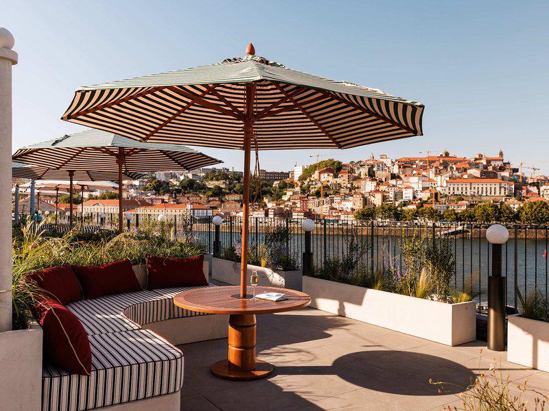 0C06790AA2FF83F6421C32AF072E9716