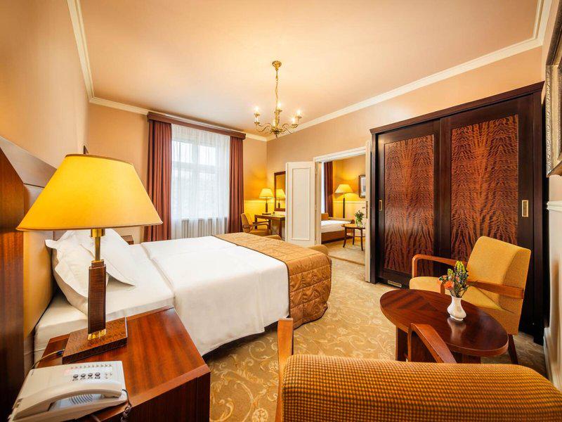 E24641ED507021DEC57C81B9B619DF2B