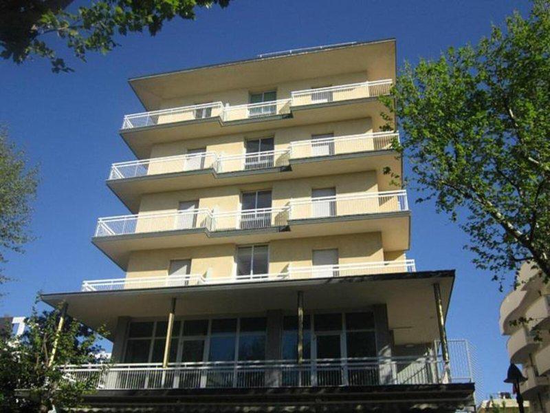 03242AF5E32E7D9E77F33B9CBF0F0FAF