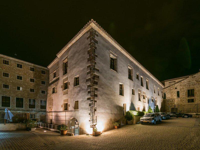 77F83F78BD8E8C8ECDE05AE66BA2F357