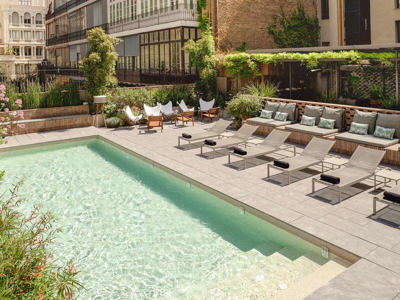 D8E81F2B9E4394028BA3C6EE4FAA0AFC