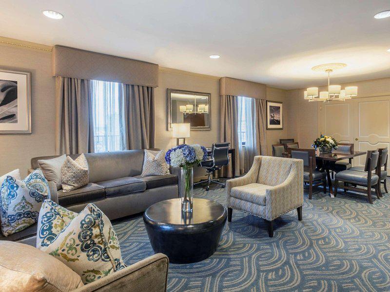 01B3C48AD8EEC81A1136ED004C4EFBB9