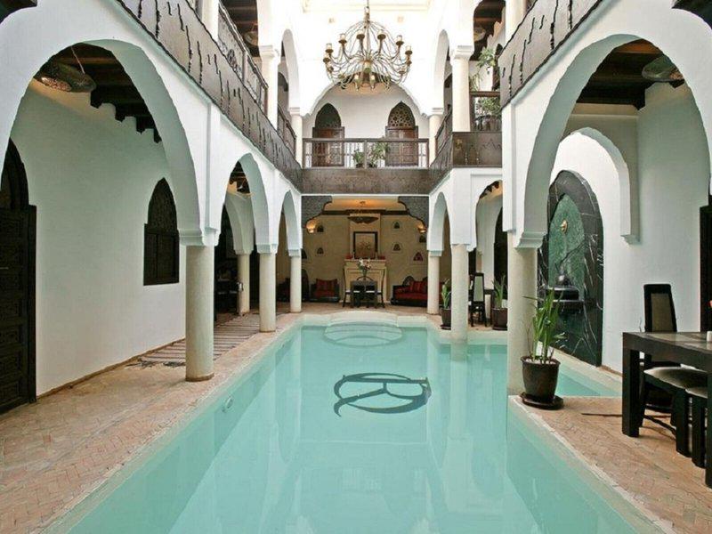 C7EC16767E6858D79E884A6AF61D1085