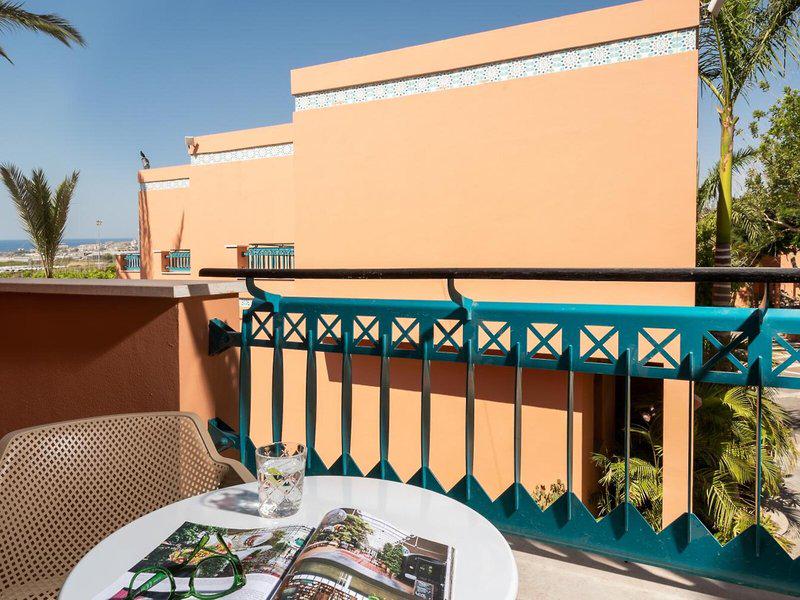 9F1583A710D7E8E7D44AA05382577D72