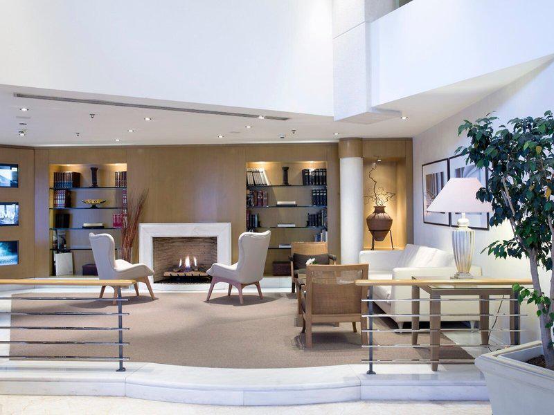 C9CA912E11E053279A3D9BAD590B8A01