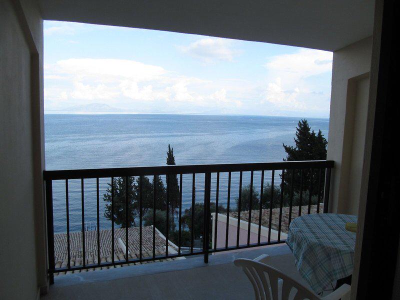 D39991B483ED355B3AC080ACFFE61880