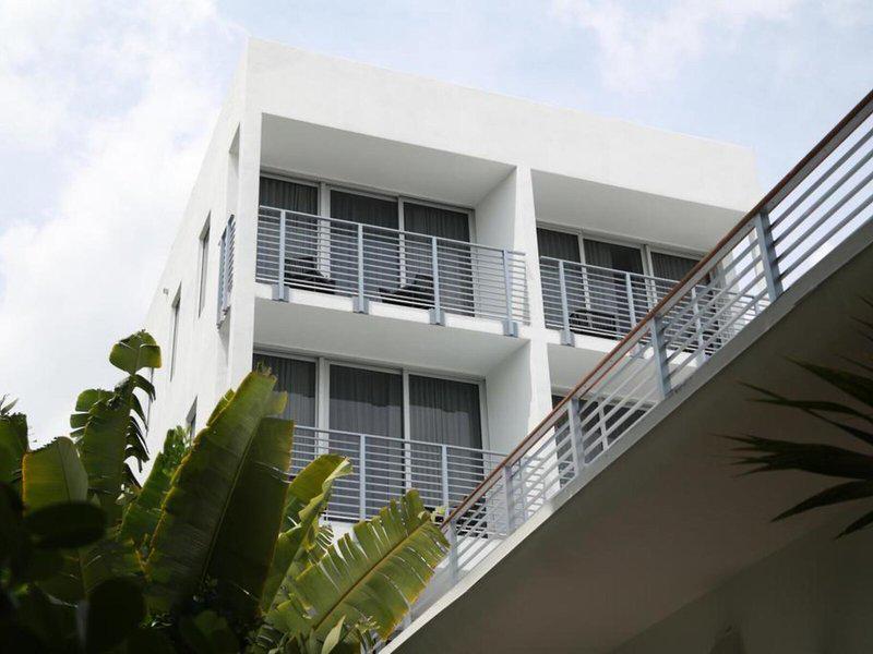 C664883B0C6C6B281ABB8E1FD48629C5